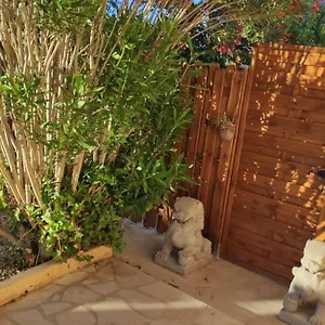 trs-beau-studio-35-m2-entre-mer-et-fort-grand-jardin-et.fr-provencehotel.com/